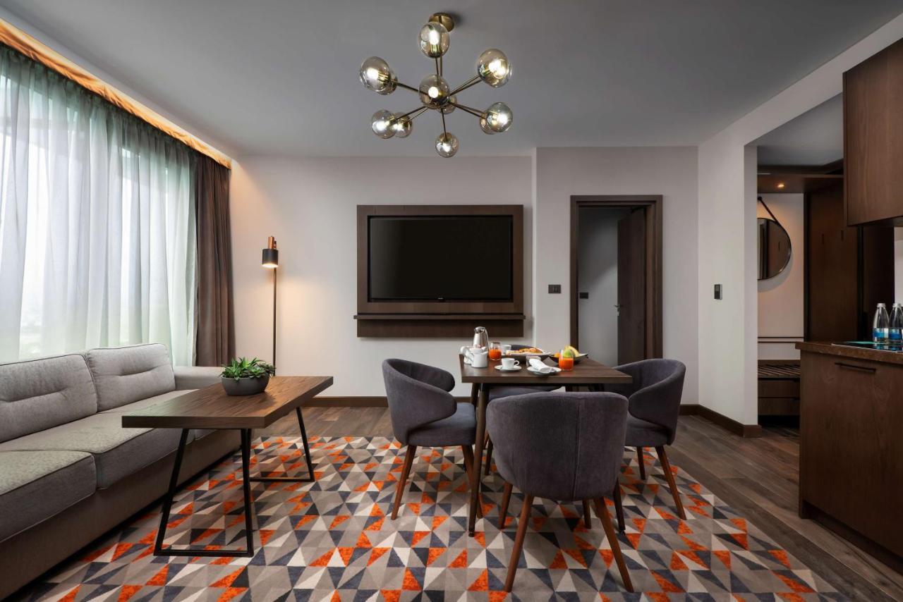 Hotel Hyatt Regency Sofia Esterno foto A suite at the hotel