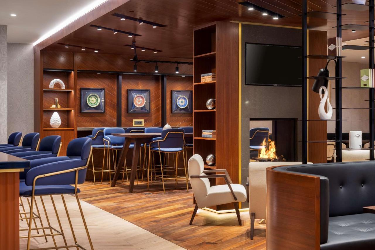 Hotel Hyatt Regency Sofia Esterno foto The Club lounge at San Francisco International Airport