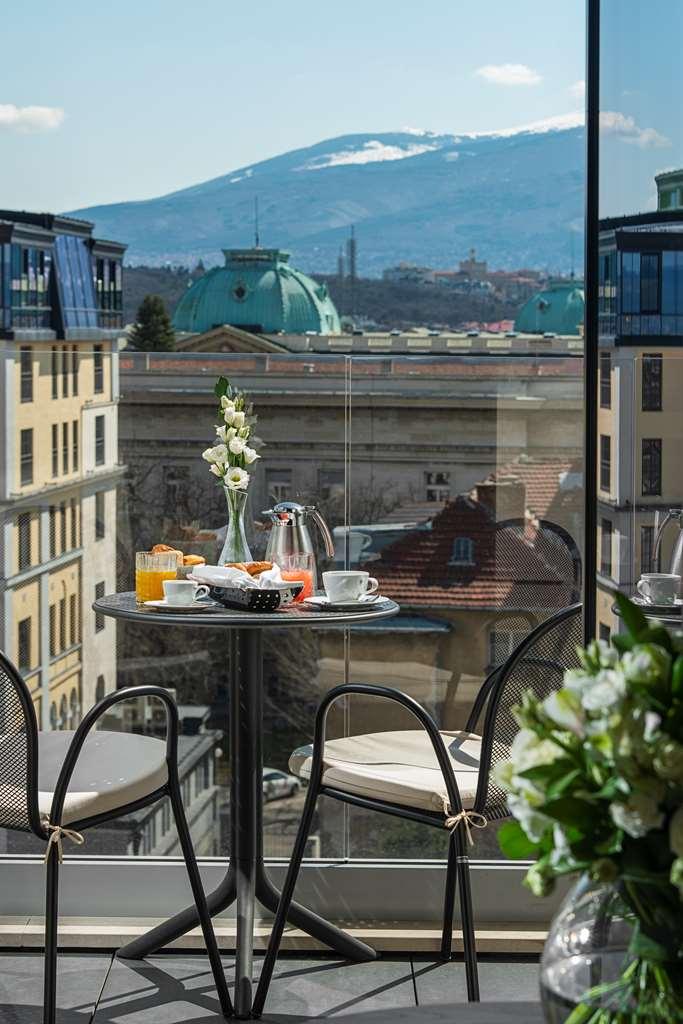 Hotel Hyatt Regency Sofia Camera foto Breakfast at the Hotel