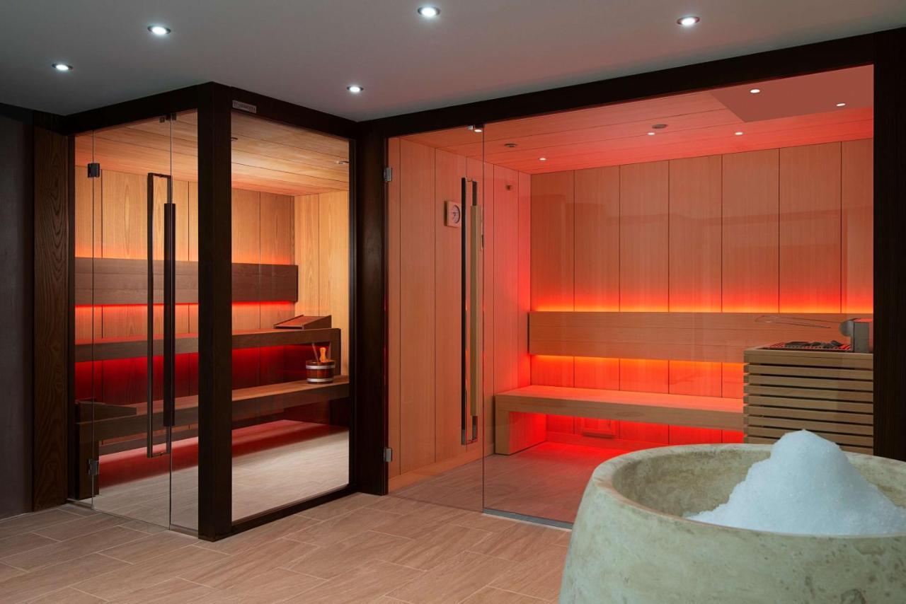 Hotel Hyatt Regency Sofia Esterno foto A modern Finnish sauna