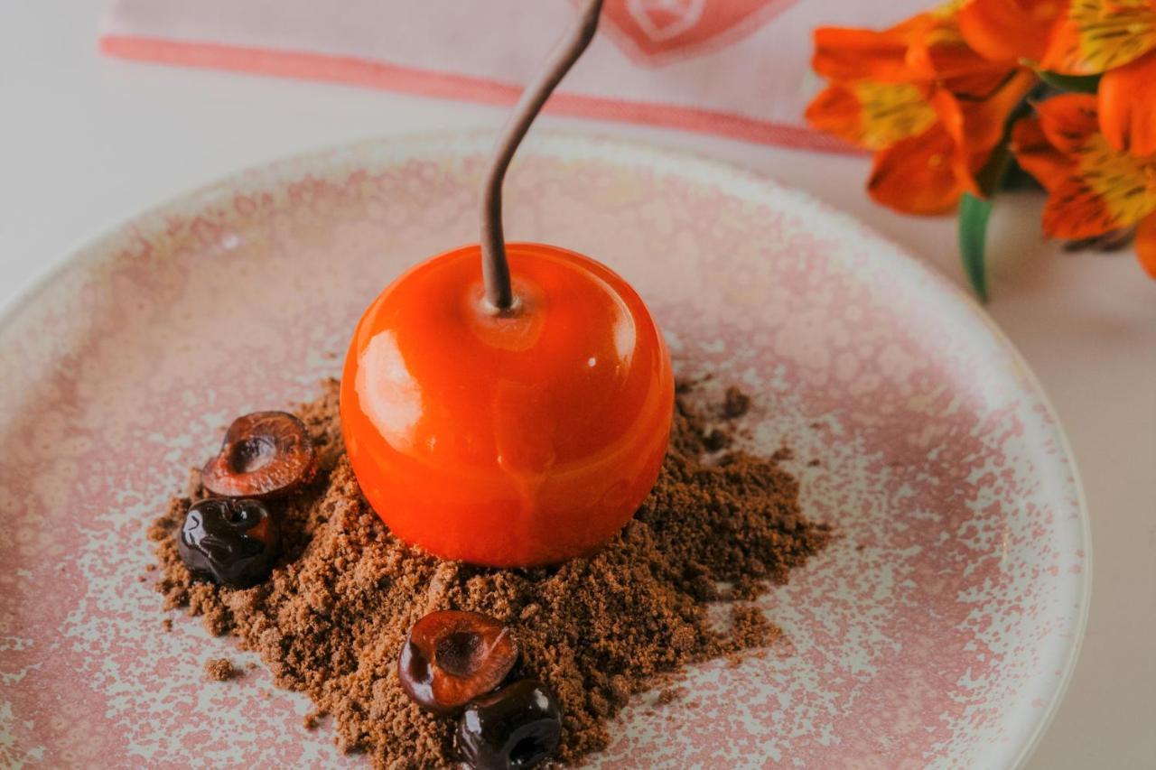 Hotel Hyatt Regency Sofia Esterno foto A marzipan cherry