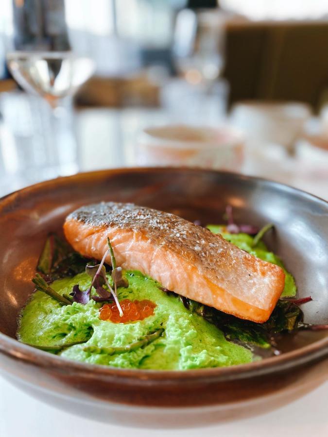 Hotel Hyatt Regency Sofia Esterno foto Salmon